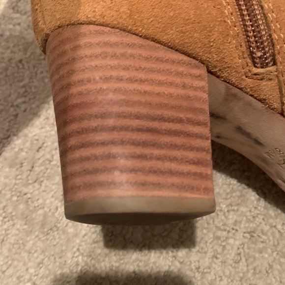 Tory Burch suede ankle boot. - Picture 10 of 16